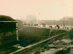 114-Pont de Flandre - Porte de la Villette (ou de Flandre) - À droite, la Caserne d'Octroi du bastion n° 29 - vers Paris (19e)