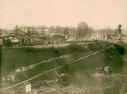 203-Ternes - à droite, le Rond Point de la Révolte - vers banlieue (17e)