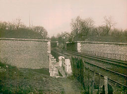 335-Parc-de-Montsouris - Passage du chemin de fer de Limours - en arrière plan, la station Sceaux-Ceinture et le Parc Montsouris - vers Paris (14e)