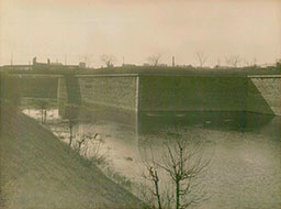 387-Gare - Petit passage latéral du chemin de fer de Ceinture vers le pont National - vers Paris (13e)