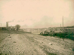 392-Gare - Vue sur la Porte de la Gare et la Porte de Bercy reliées par le Pont National - vers Paris (13e)